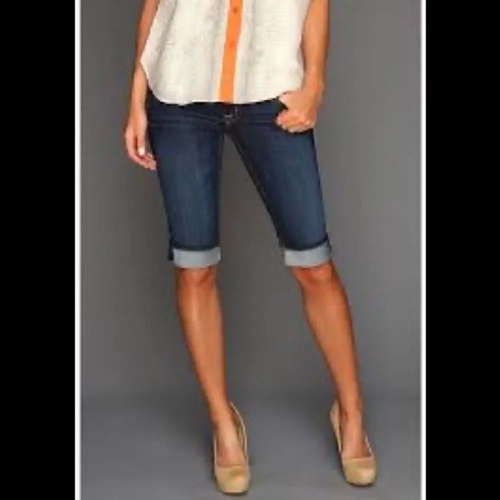14. HUDSON PALERME KNEE CUFFED BERMUDAS in a dark wash 26